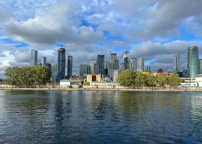 Canary Wharf Haven - Spacious & Homely Entire 1 Bedroom Flat