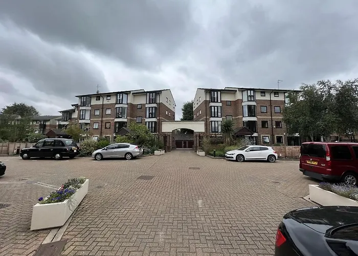 Canary Wharf Haven - Spacious & Homely Entire 1 Bedroom Flat